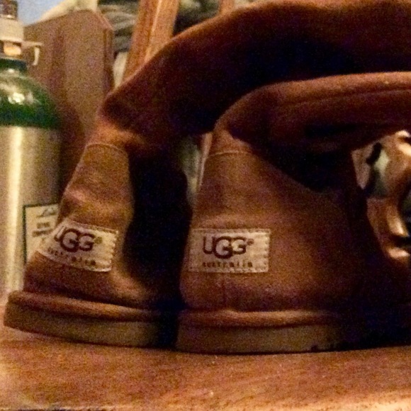 UGG 5 button boots - Picture 2 of 6